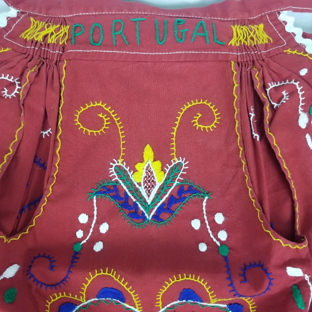 Embroidered Portugal apron - Picture 3 of 6